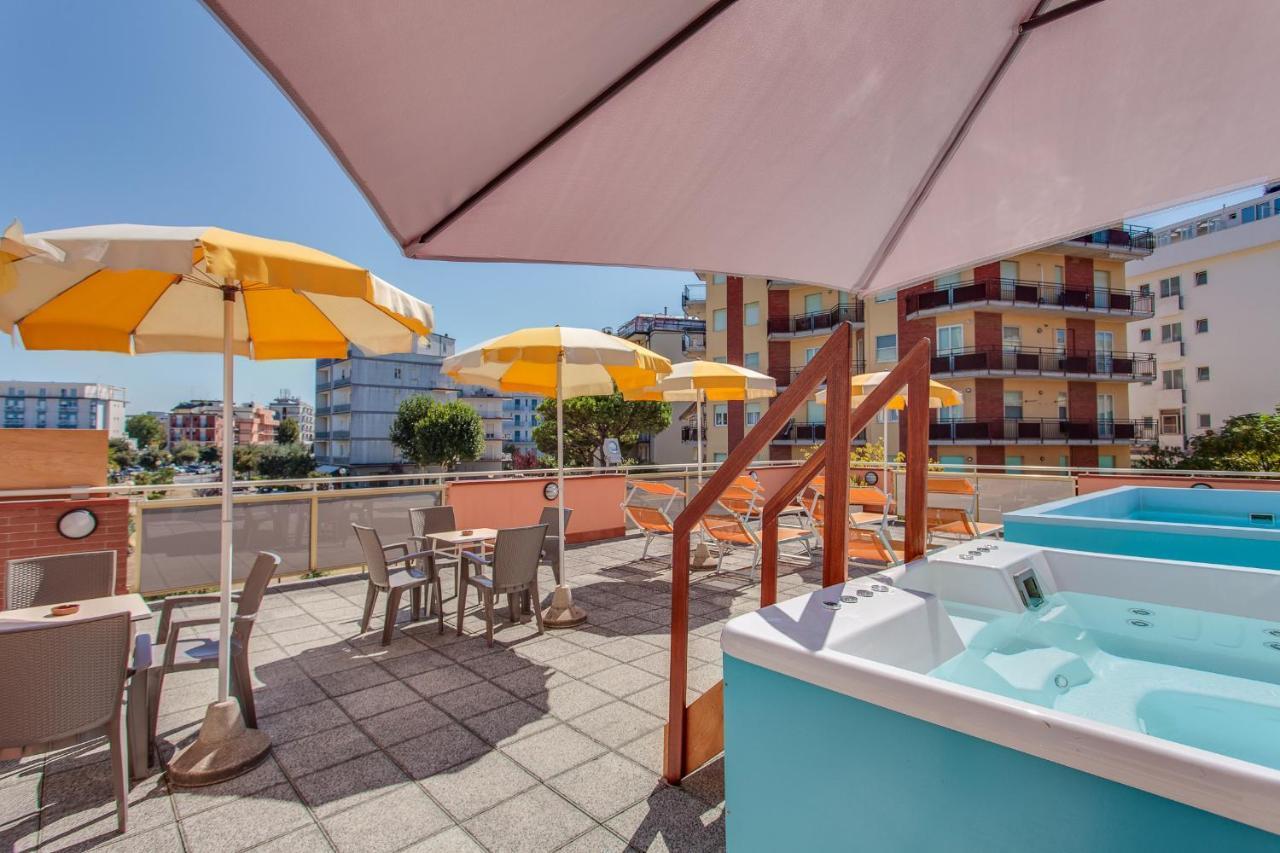 Hotel Joli Cesenatico Exterior photo